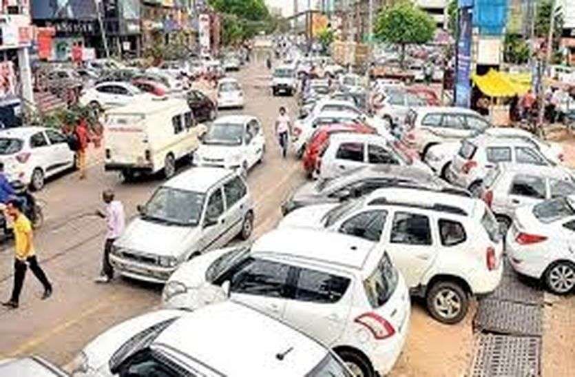 crime अब शक्कर बाजार में नहीं करने देंगे सड़क पर पार्किंंग, पुलिस करेगी सख्ती