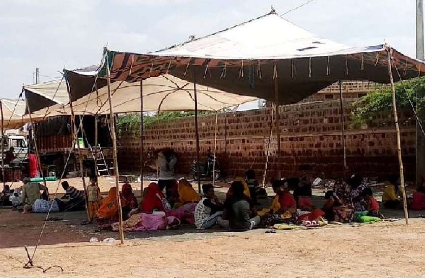 jaisalmer पोकरण में बना मेले जैसा माहौल, पदयात्री संघ डाल रहे है पड़ाव