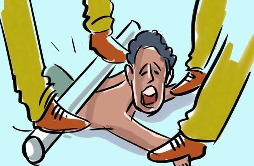 patrika नवसारी पुलिस पर युवकों को पीटने का आरोप