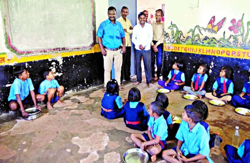 system तहसीलदार ने किया गांवों का दौरा, देखी व्यवस्था