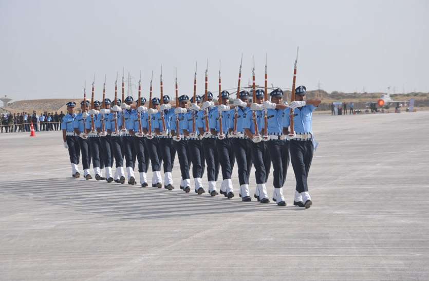 indian airforce सूर्यकिरण ने मोहा सबका मन