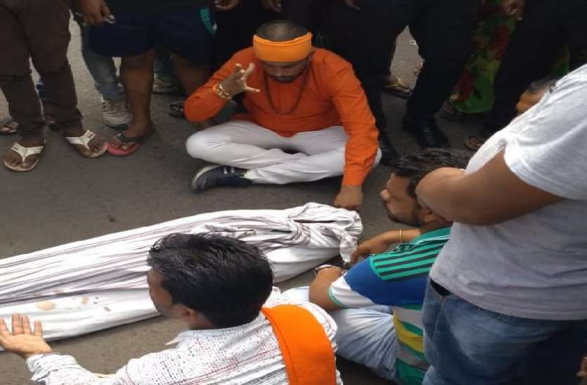 Painful story of death जब बेटे का शव लेकर थाने पहुंची मां, मच गया हड़कम्प