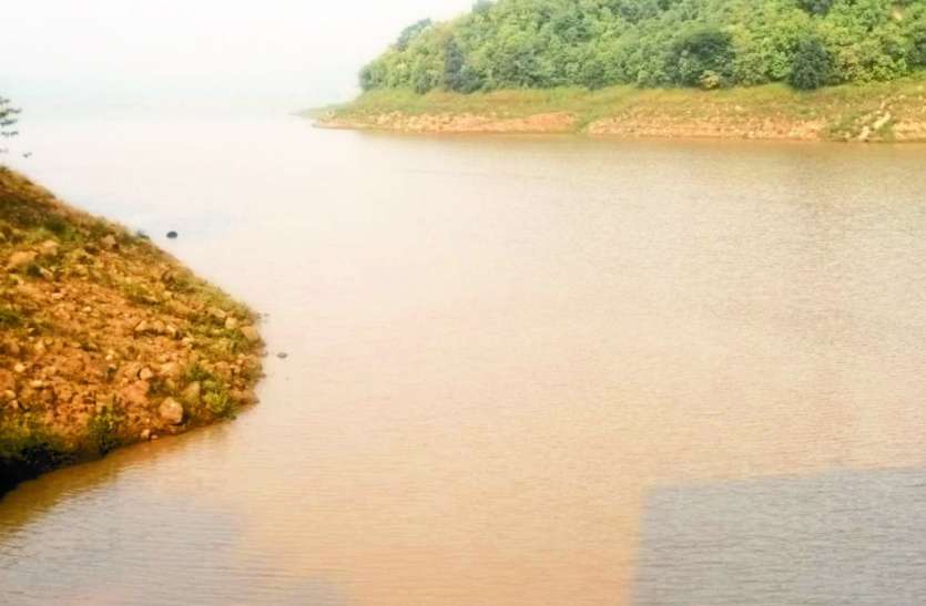Due to lack of rain farmer demanded water for crops by irrigation dept जिले में बारिश न होने से किसानों ने फसल की सिंचाई के लिए मांगा पानी
