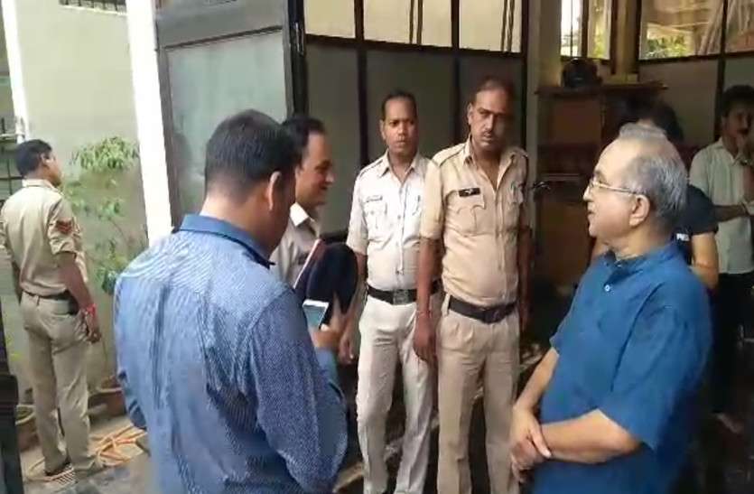 chhattisgarh news मुख्यमंत्री के घर पूजा कराने गए पंडित के घर लाखों चोरी, देखें ये वीडियो