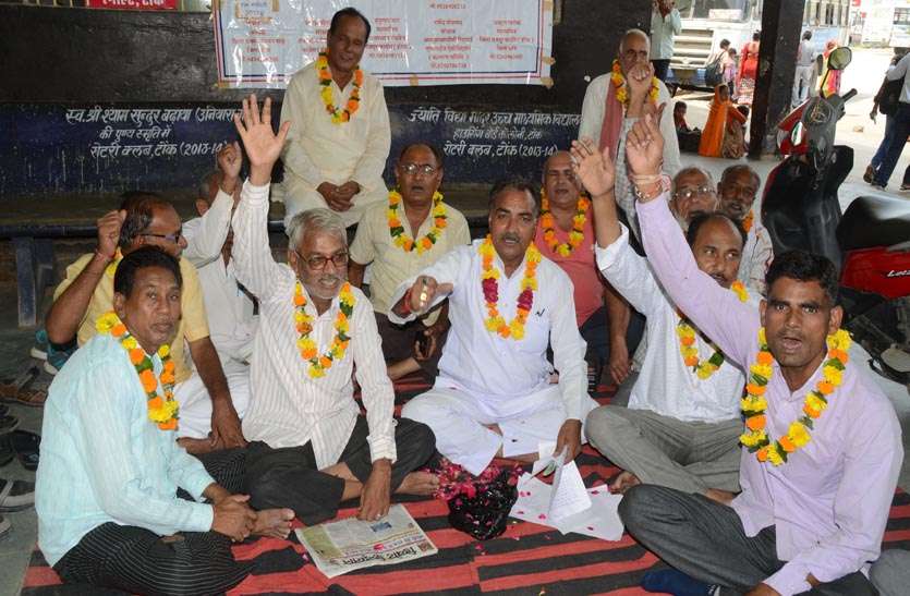 roadways-buses-warn-of-closure आज रात से रोडवेज बसें बंद करने की चेतावनी दी, रोडवेजेकर्मियों ने प्रदर्शन कर सरकार के खिलाफ लगाए नारे