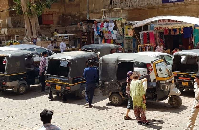 jaisalmer ऐतिहासिक सोनार दुर्ग पर यातायात व्यववस्था चौपट,यहां न कोई नियम और न ही कोई कायदे