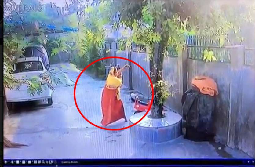 news भगवान शिव ने बचाई इस सपा नेता की पत्नी की जान, वीडियो में देखें किस तरह मौत के मुंह से निकली बाहर