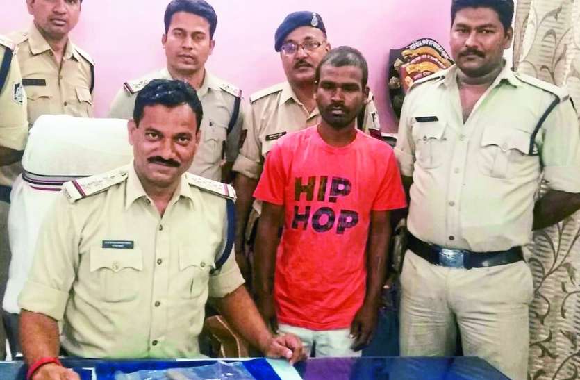 accused arrested with live cartridge pistol in District for big hunt जिले में बड़ी वारदात की फिराक में था आरोपी, जिंदा कारतूस और कट्टा के साथ गिरफ्तार