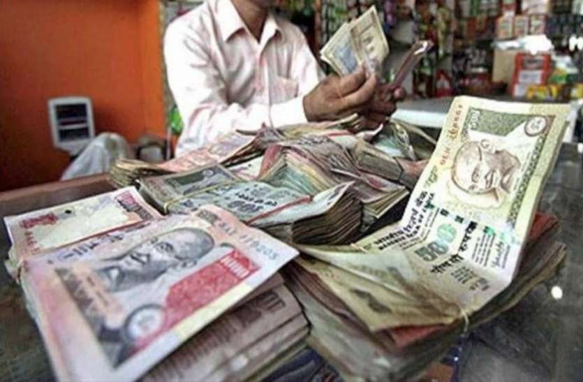 demonetised currency नोटबंदी को लेकर हुआ बड़ा खुलासा, इन नेताआें के बैंकों की झोली में आ गया था कुबेर का खजाना