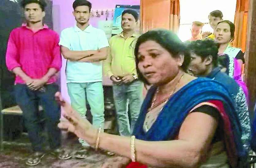 seoni तुम जाओ पढऩ स्कूल मेरे मोड़ा-मोड़ी...