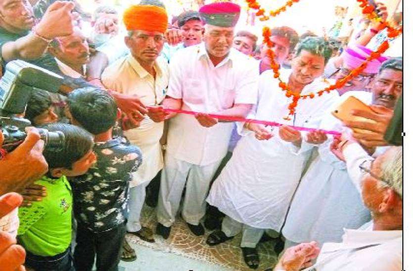 speaking-to-the-minister in balesar बोले जलदाय मंत्री ऋण माफी व फसल खराबे के मुआवजे से मिलेगी राहत