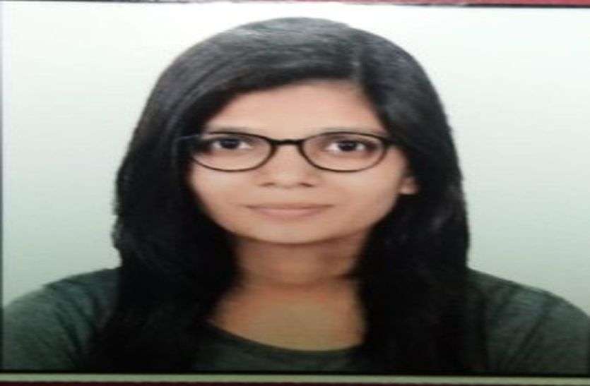 suicide दोस्त के साथ जूस पीया और फिर घर आकर एमबीए छात्रा ने लगा ली फांसी