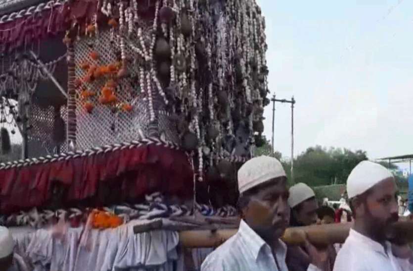 mahoba मुहर्रम की 10वीं को हुआ ताजिया जुलूस सुबह कर्बला में किए गए सुपुर्दे-ए-ख़ाक