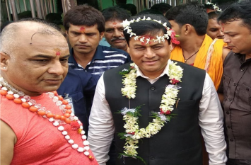assam CM Sarbananda Sonowal reach baba dham deoghar एनआरसी पर सर्वानन्द सोनोवाल ने चुप्पी साधी