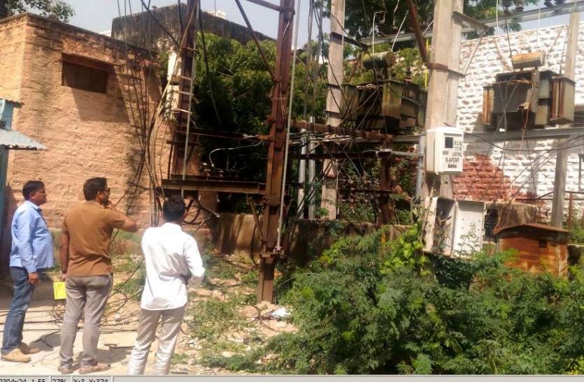 Electric poles started to be equipped in bilara बिलाड़ा होने लगा विद्युत पोल लैस