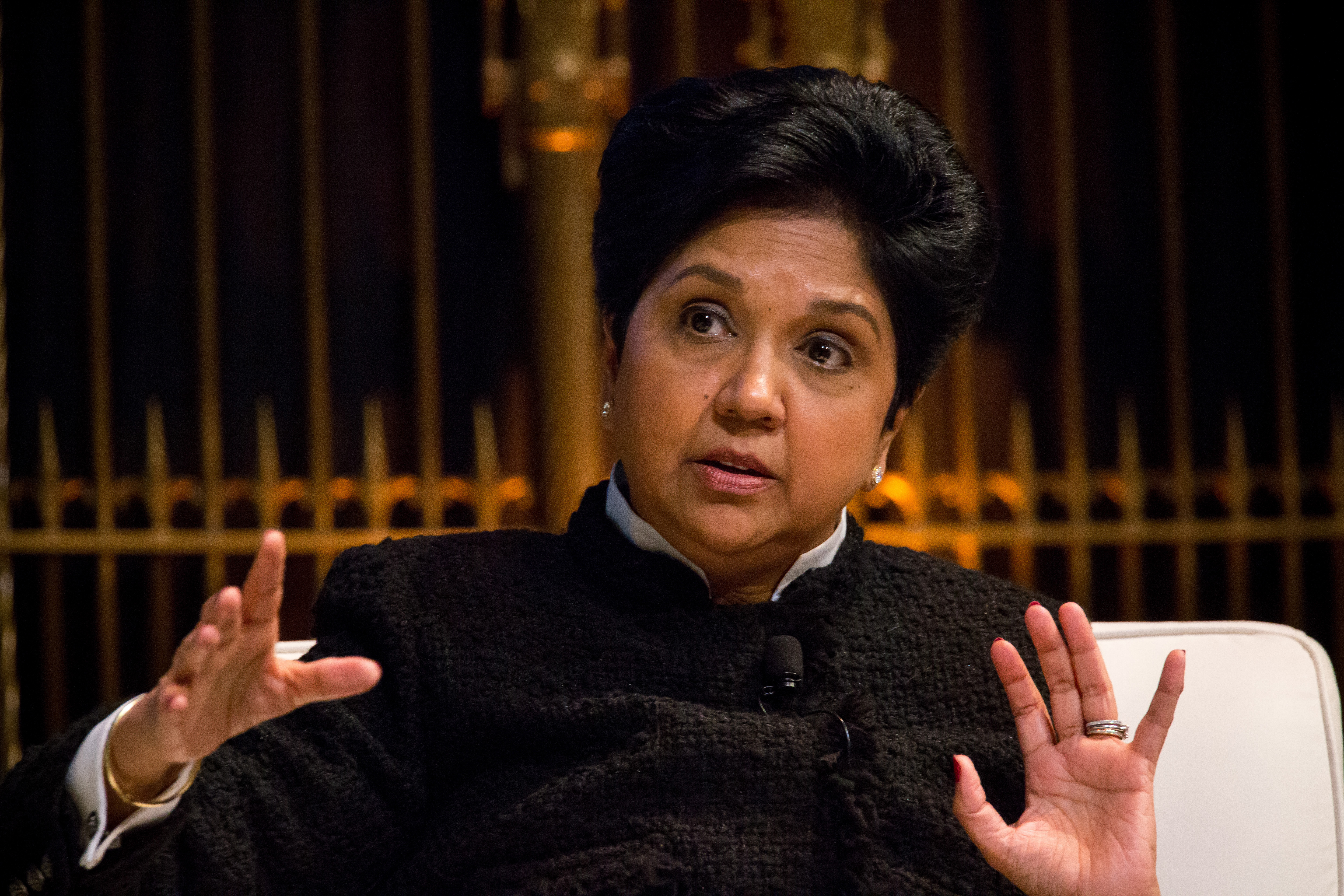 indira nooyi, india, businessman, pepsico, women क्या शीर्ष पर पहुंचने के लिए महिलाओं की मेहनत का फायदा पुरुष उठाते हैं