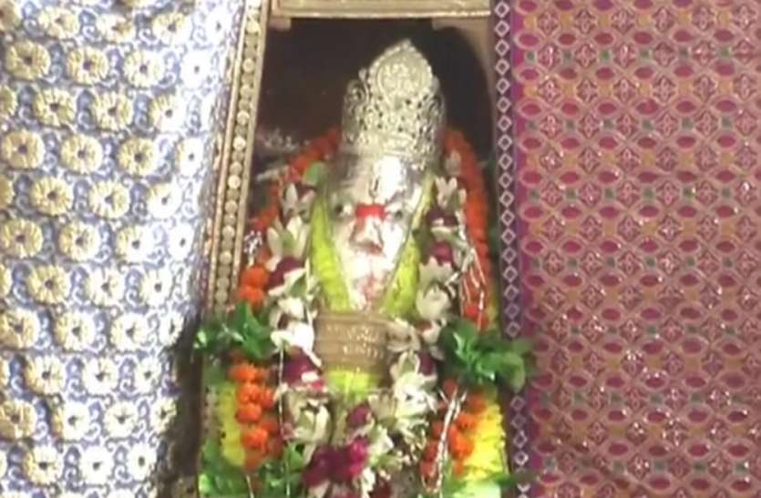 jalaun धूमधाम से मनाया जा रहा बुढ़वा मंगल का पर्व, हनुमान मंदिरों में उमड़ रही भक्तों की भीड़
