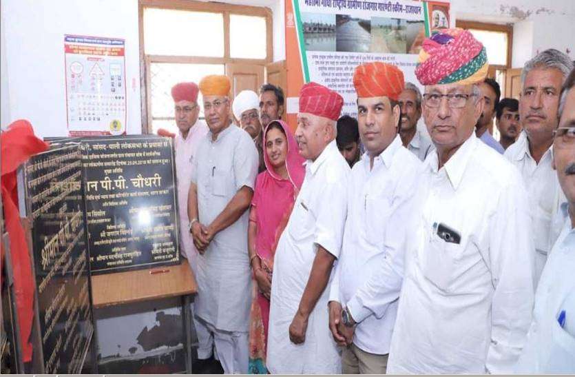 Launch of development works and declaration of solar lights गरीब व किसान को केन्द्र में रखकर योजनाएं बनाई