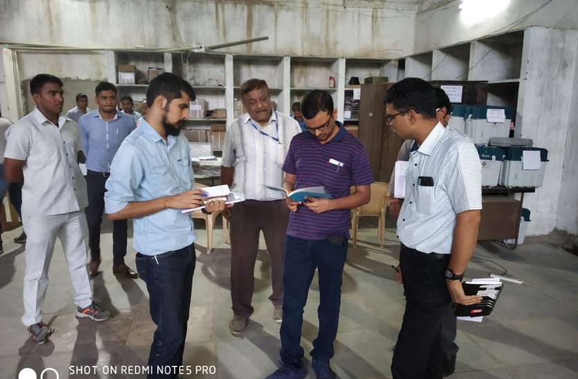 ELECTION COMMISSION TEAM उदयपुर में बने नया वेयर हाउस , भारतीय निर्वाचन आयोग की टीम ने जताई मंशा
