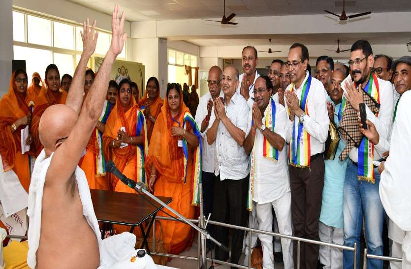 Acharya Mahasaman to visit Vijayanagara आचार्य महाश्रमण से विजयनगर आने की गुहार