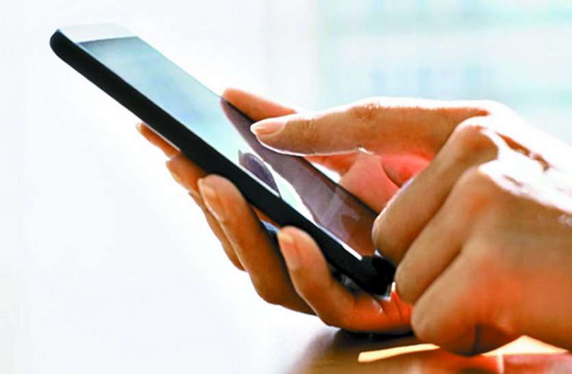 smart phone स्मार्ट फोन बना रहा आशा संगिनियों को स्मार्ट, कर रहा काम आसान
