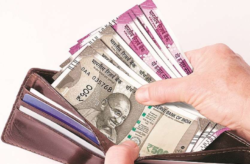 money एक ही पल में सोने चांदी के गहने बन जाते हैं कागज, कुछ ऐसा करता है ये गैंग