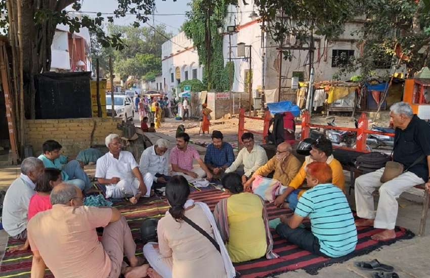 स्वामी सानंद के समर्थन में काशी वासियों का धरना