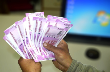 this mistake become you poor भूलकर भी पैसे गिनते समय न करें ये गलती, वरना कूड़ा हो जाएगी आपकी सारी पूंजी