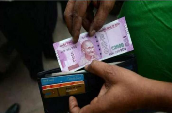 secrets to save money अगर आप भी रखते है ऐसा पर्स तो यकीन मानिए खूब टिकेगा पैसा, हो जाएंगे मालामाल