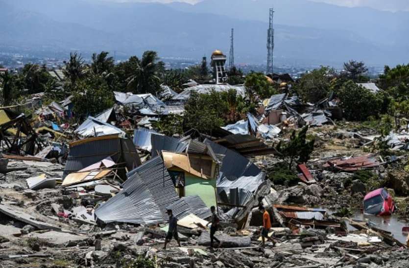 death toll in Indonesia earthquake tsunami rises around 1200 इंडोनेशिया में फिर भूकंप के झटके, मृतकों की संख्या बढ़कर 1200 के पार