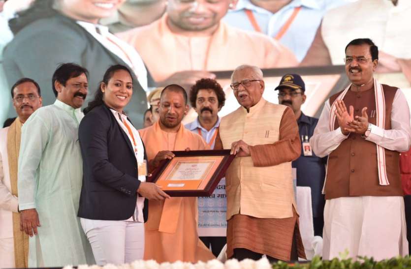 gg एशियाई व राषट्रमंडल खेलों में जीतने वाले खिलाड़ियों का हुआ सम्मान, जानें क्या मिला ईनाम