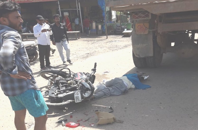 accident OMG: सुल्तानपुर में पूरी रात फांसी पर लटका रहा युवक और सीमलिया में ट्रक कुचल गया जिंदगी