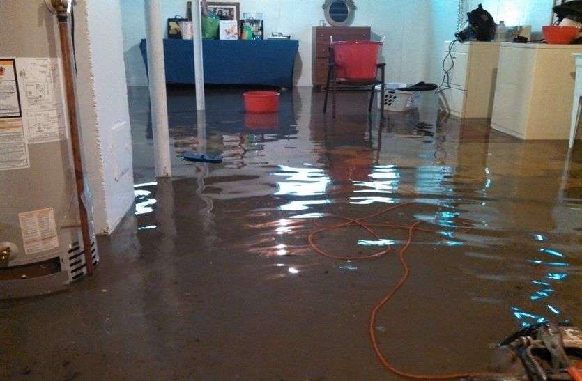 Sewer Water In Houses In NEB Area Of Alwar अलवर में यहां 6 सालों से रोज घरों में घुस रहा सीवर का गंदा पानी, नरकीय हालात में रह रहे हैं लोग