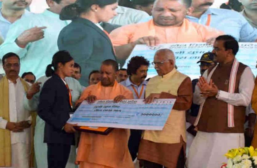 Asian Games gold medallist Sudha Singh refuses, then accepts award उत्तर प्रदेश खेल विभाग पर सुधा सिंह ने लगाए गंभीर आरोप, कहा