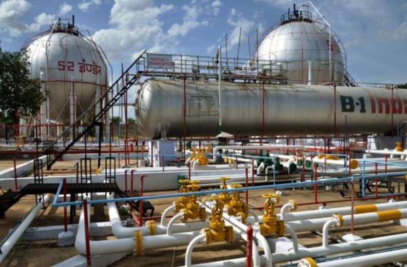 oil Marketing company पेट्रोल-डीजल के दाम कम होने से तेल कंपनियों को 4500 करोड़ रुपए का होगा नुकसान
