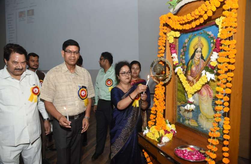 seminar on food and nutrition in bundelkhand university jhansi 'युवा वर्ग पड़ा है इनके पीछे और यही है बीमारियों की वजह'