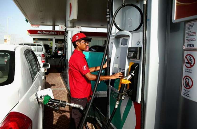 petrol pump पेट्रोल पंप पर इन 5 बातों का रखें खास ध्यान, कार-बाइक का माइलेज हो जाएगा डबल