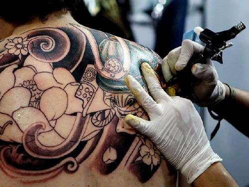 tattoo banwane ke nuksan | सावधान ! अगर आप टैटू बनवाने का सोच रहे है तो हो सकते हैं इस भंयकर बीमारी का शिकार | Patrika News tattoo banwane ke nuksan | सावधान ! अगर आप टैटू बनवाने का सोच रहे है तो हो सकते हैं इस भंयकर बीमारी का शिकार | Patrika News
