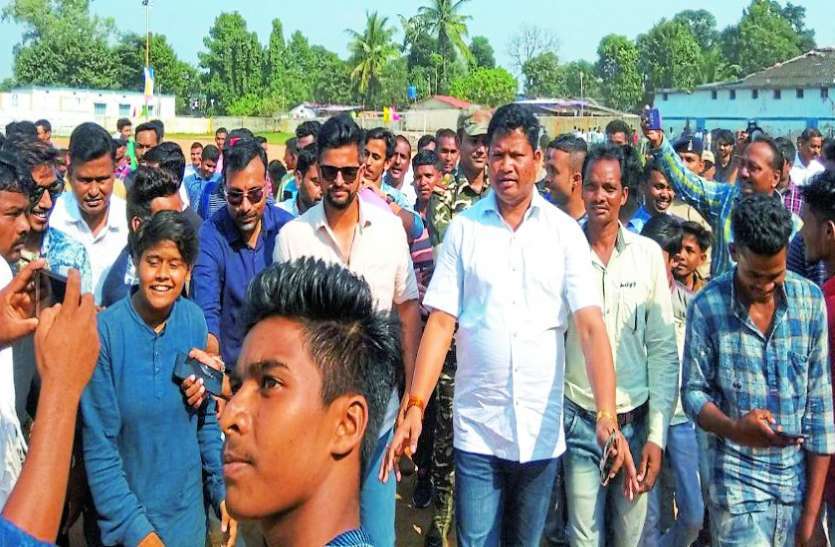 आचार संहिता के बाद चुनाव आयोग की कार्रवाई, शासकीय कर्मचारियों को नोटिस आचार संहिता के बाद चुनाव आयोग की कार्रवाई, शासकीय कर्मचारियों को नोटिस