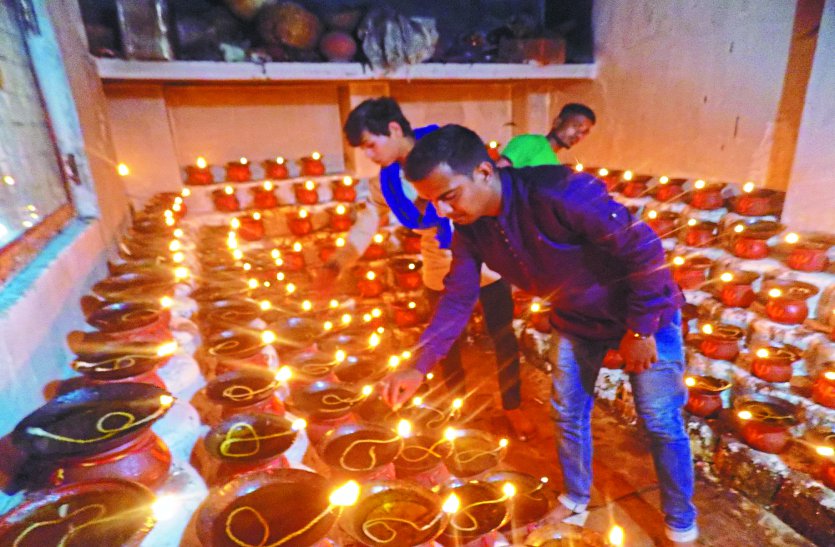 balod patrika माता शैल पुत्री का चरण पखार जलाई मनोकामना ज्योत, मंदिर में बोए जंवारे