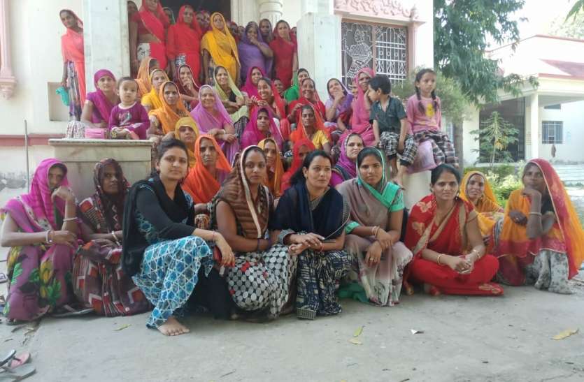 bjp mahila morcha भाजपा महिला मोर्चा की बैठक में इकाई अध्यक्षो ने प्रदेश महिला मोर्चा उपाध्यक्ष के खिलाफ जताया विरोध