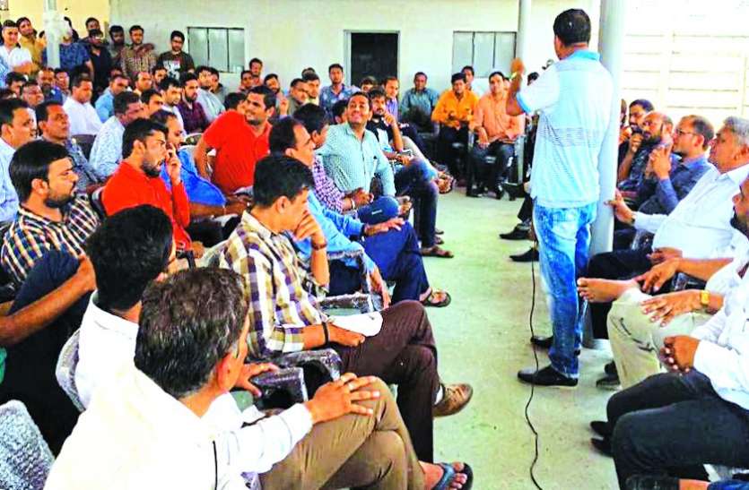 Weaver will now strike for input tax credit इनपुट टैक्स क्रेडिट को लेकर अब हड़ताल करेंगे वीवर्स