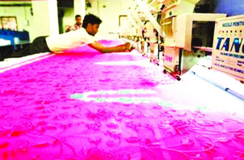 Embroidered entrepreneurs do not have job work, weak condition एम्ब्रॉयडरी उद्यमियों के पास जॉब वर्क नहीं, हालत कमजोर