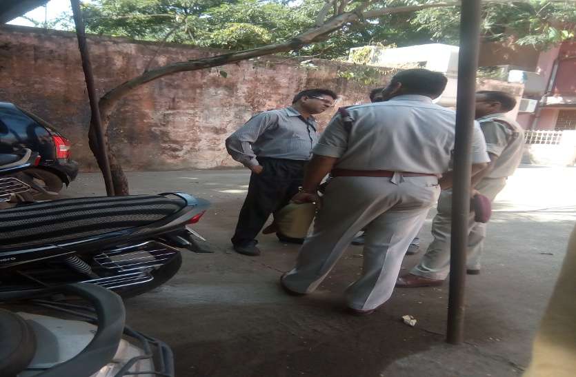 BHILAI OMG बीएसपी ने आर्थिक नुकसान से बचने, किनकी जान जोखिम में डाला