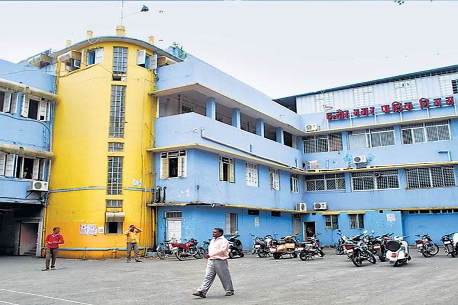 imc राणी सती गेट की उपरी छत गिरी