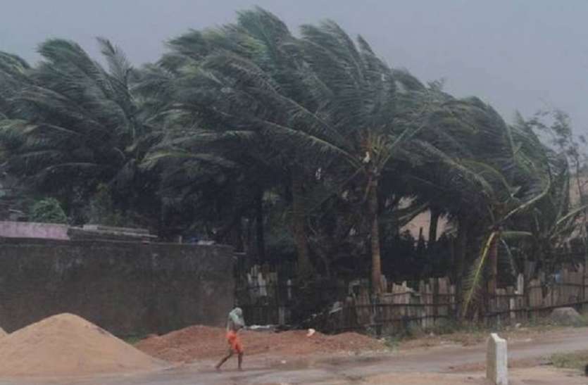 Titali Cyclone Kolkata तितली तूफान से बंगाल में 1 की मौत