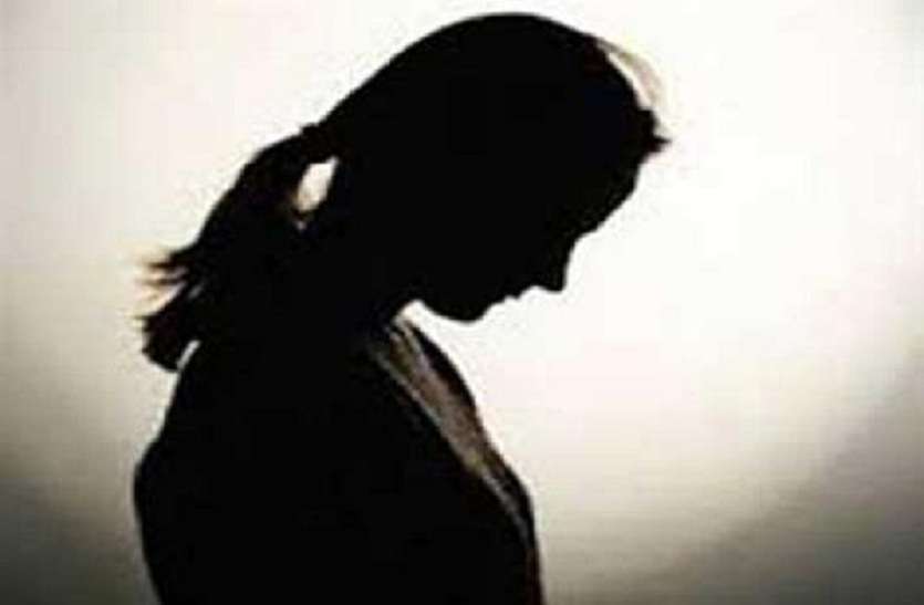 women molestation यूपी में महिला के साथ छेड़खानी और मारपीट, कपड़े फाड़े, पुलिस ने नहीं दर्ज किया मुकदमा