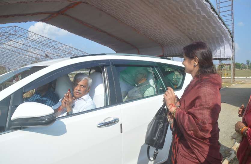 BJP national president Amit Shah coming is Rewa अमित शाह के दौरे से पहले रीवा पहुंचे प्रभात झा ने टटोली संगठन की नब्ज, कार्यकर्ताओं को दिए टिप्स