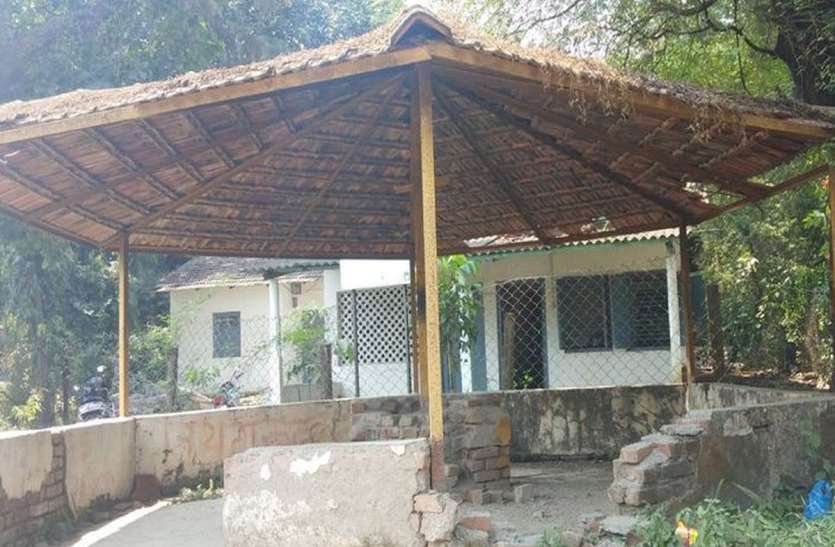 patrika बस स्टैण्ड हो गए खंडहर, बसें भी हो गई बंद