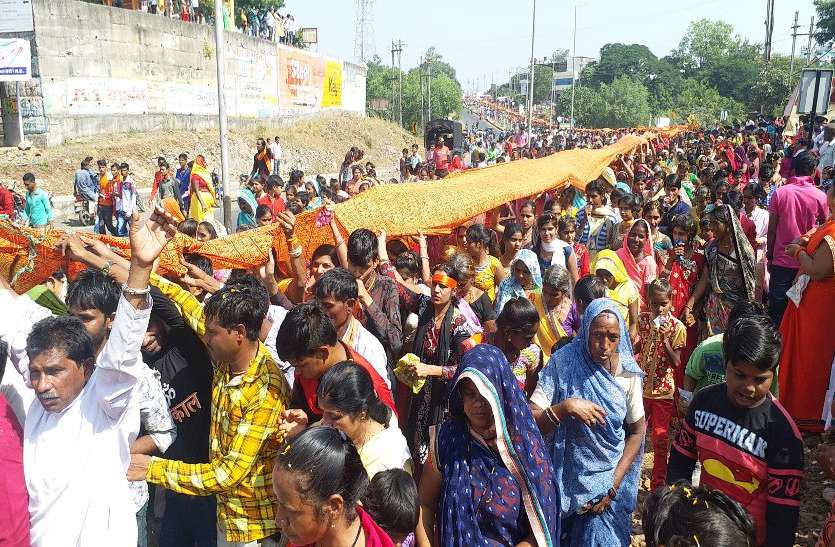 chunari जहां तक गई नजर, उड़ती दिखी चुनरिया